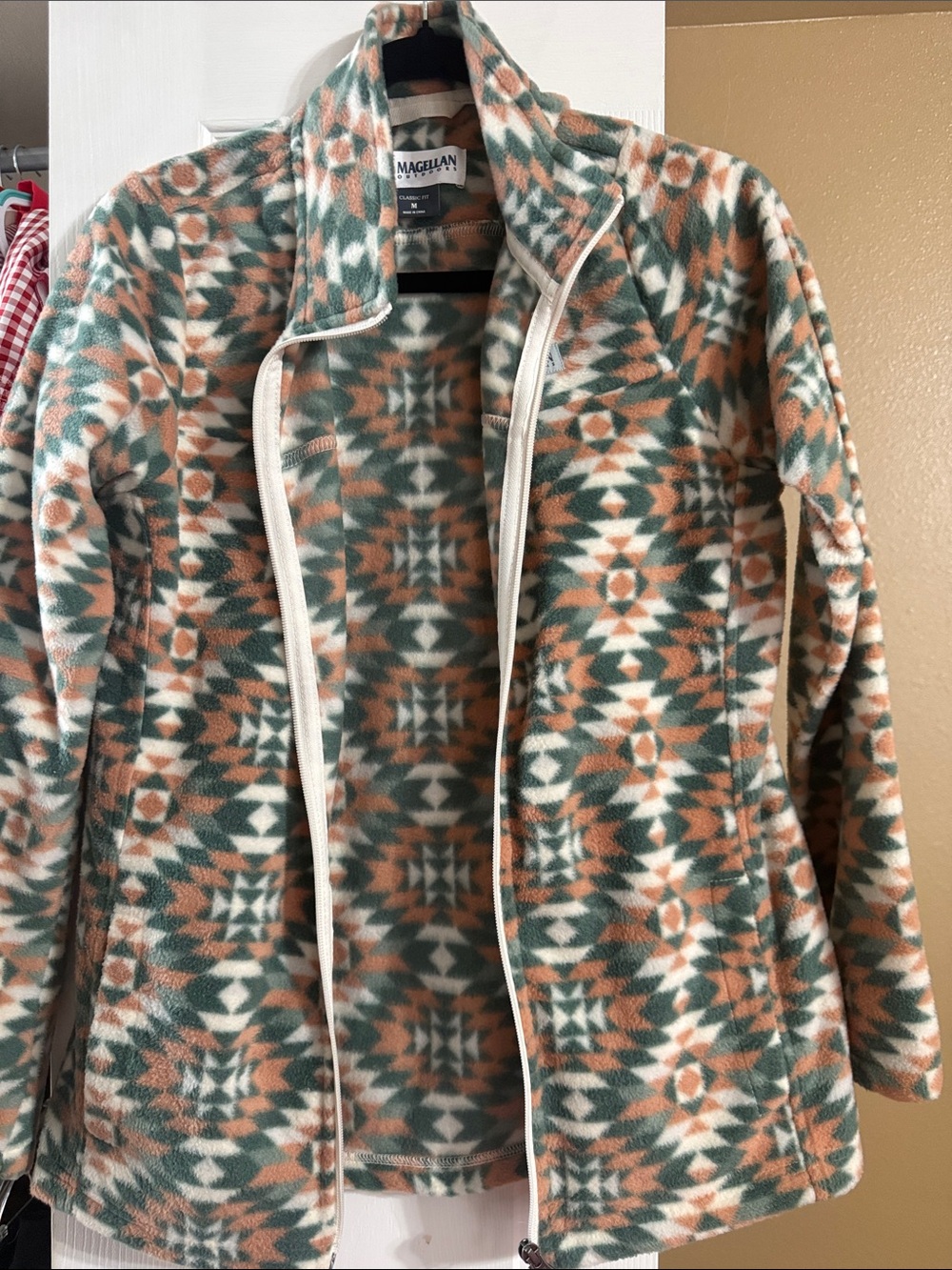 Magellan Outdoors Women's Green, Tan & White Patterned Teddy Fleece Jacket